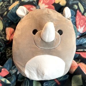 NWT IRVING 8in SQUISHMALLOW